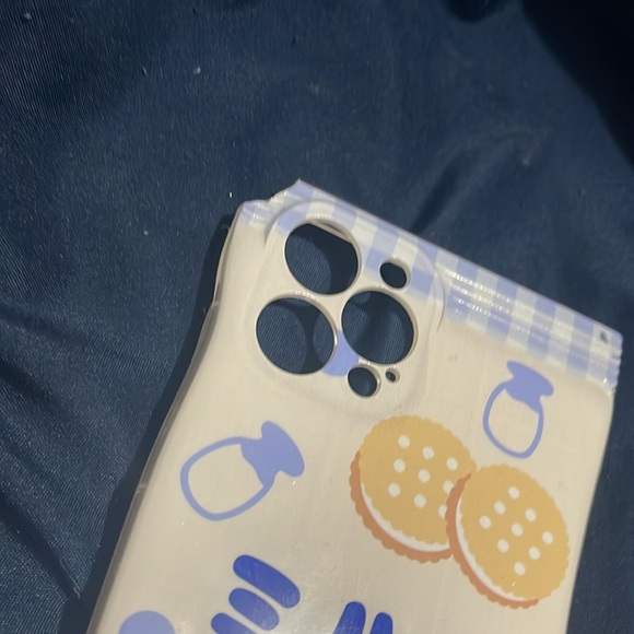 iphone 12 pro max phone casing (comes together) - Picture 2 of 4